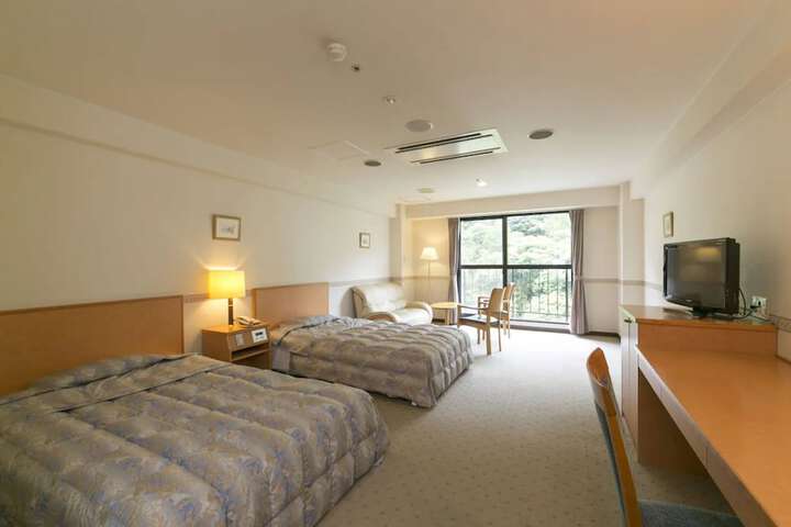Room 8 of 35