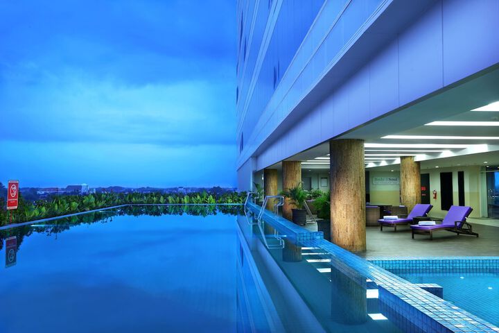 Pool Hotel