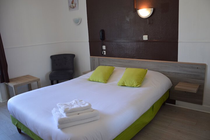 Room 4 of 33