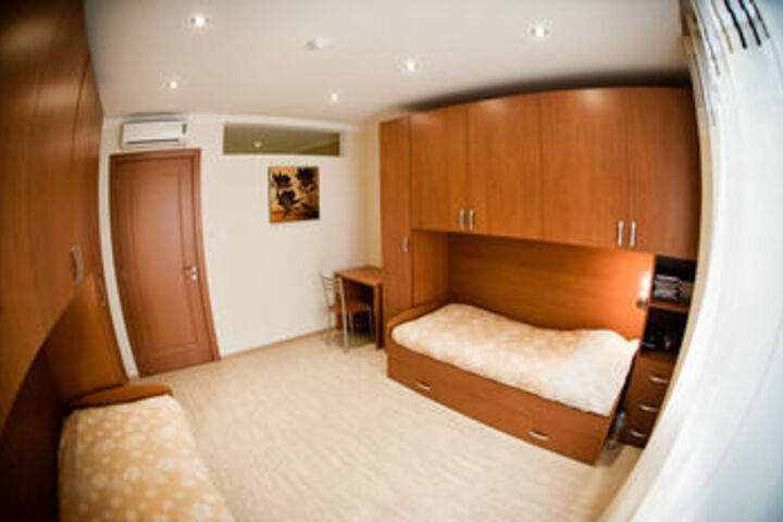 Room 7 of 13