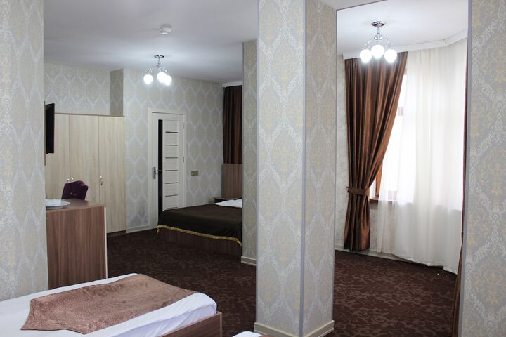 Room 5 of 9