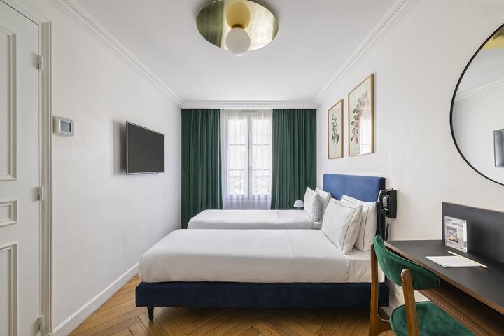Room 8 of 40