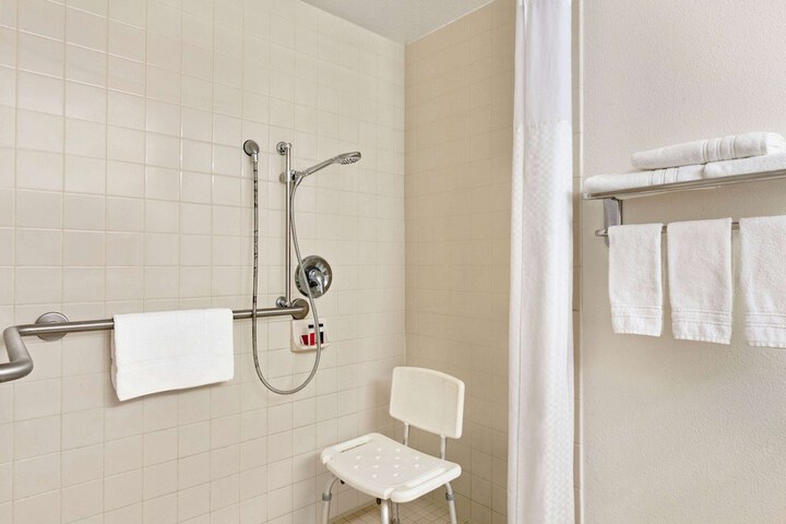 Room 27 of 41