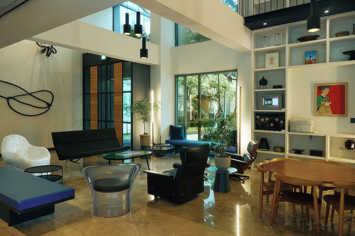 Hotel Lobby