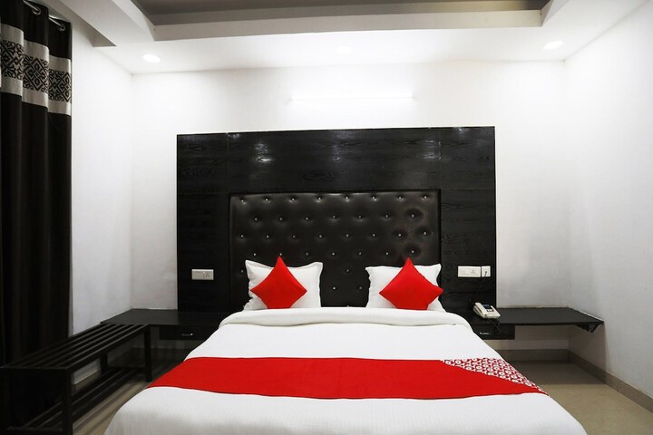 Room 6 of 30