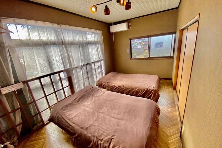 Room 8 of 33