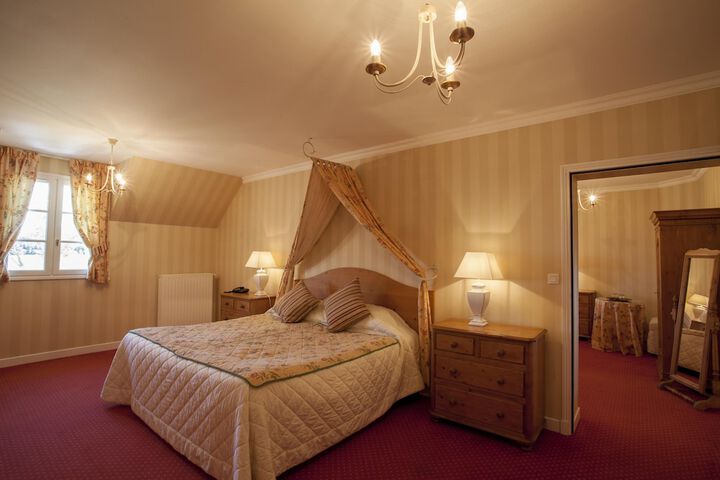 Room 4 of 36