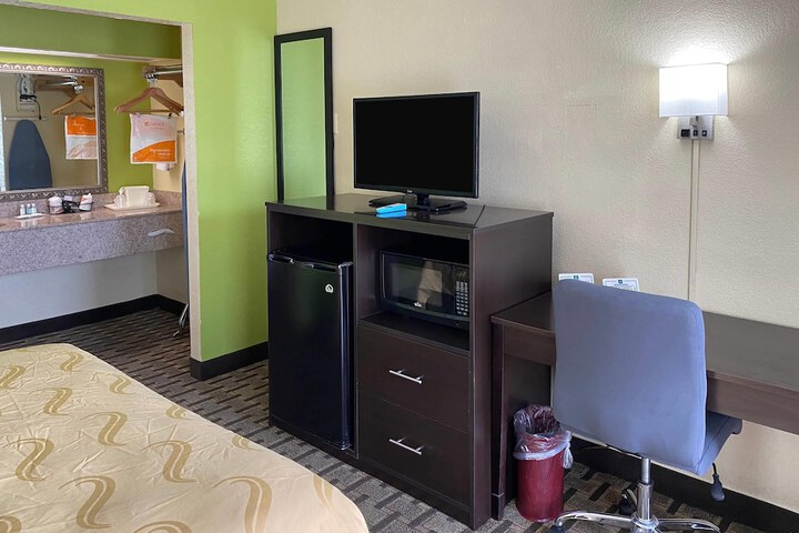 Room 14 of 35