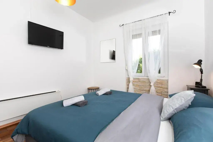 Room 3 of 20