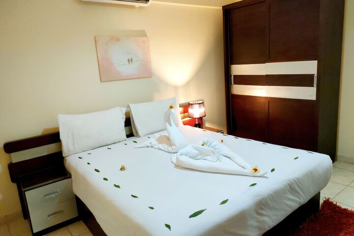 Room 6 of 18