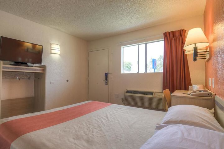 Room 3 of 24