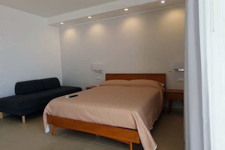 Room 9 of 30