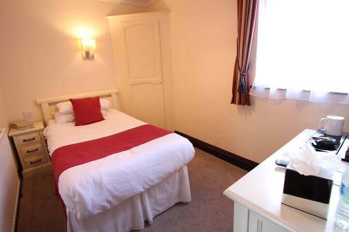 Room 17 of 140
