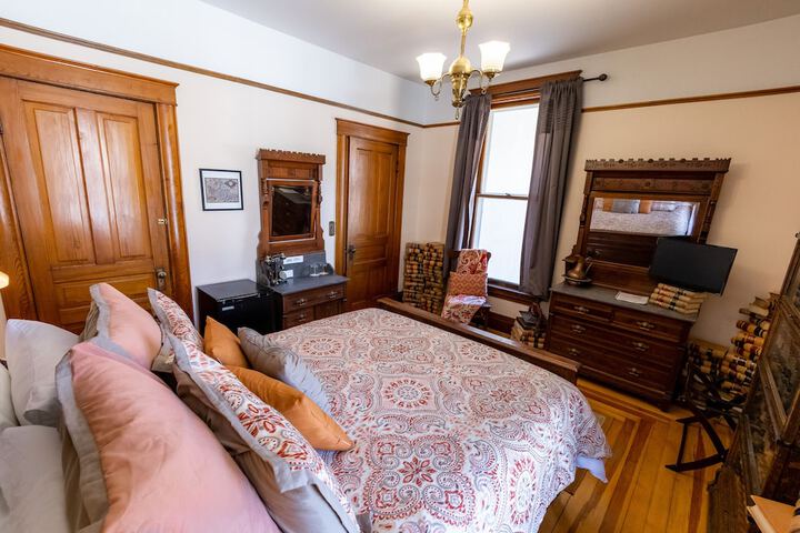 Room 28 of 124