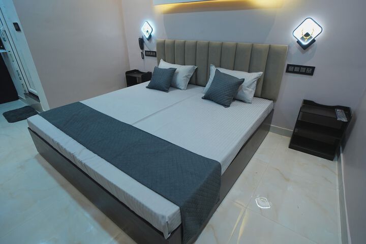 Room 6 of 27