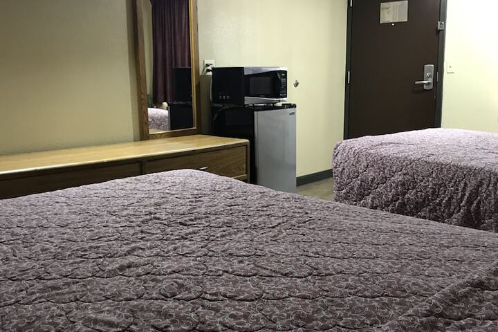 Basic Single 2 Double Beds (14 of 17)