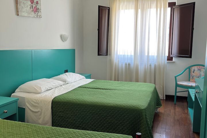 Room 18 of 50