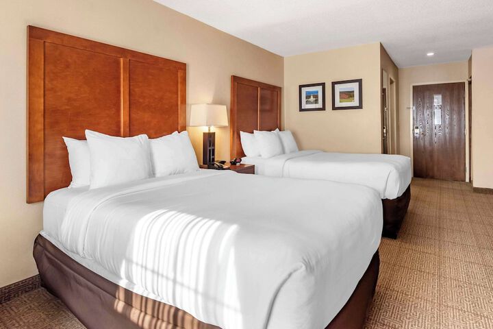 2 Double Beds (3 of 7)