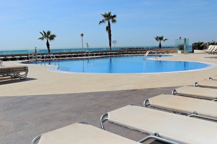 Pool 52 of 153