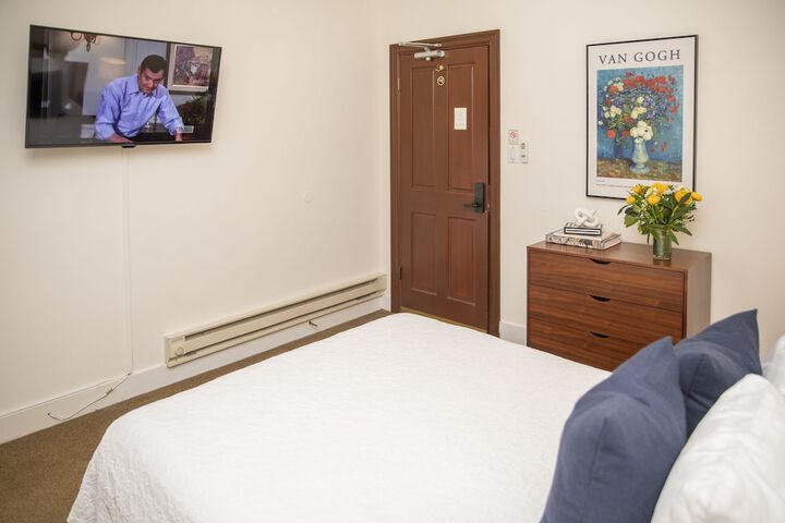 Room 37 of 141