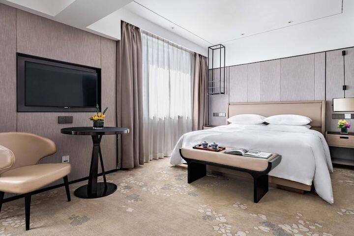 Room 6 of 82