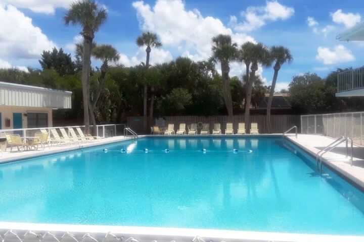 Swimming pool at Venice Villas on the Beach