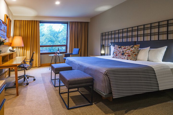 Room 16 of 90