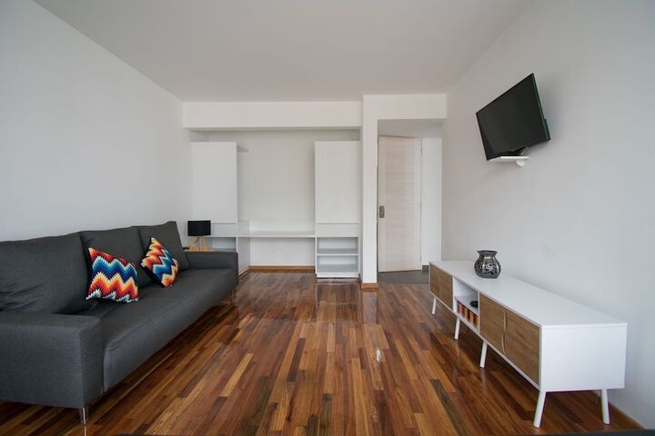 Room 10 of 17