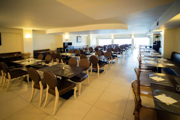 Dining 16 of 16