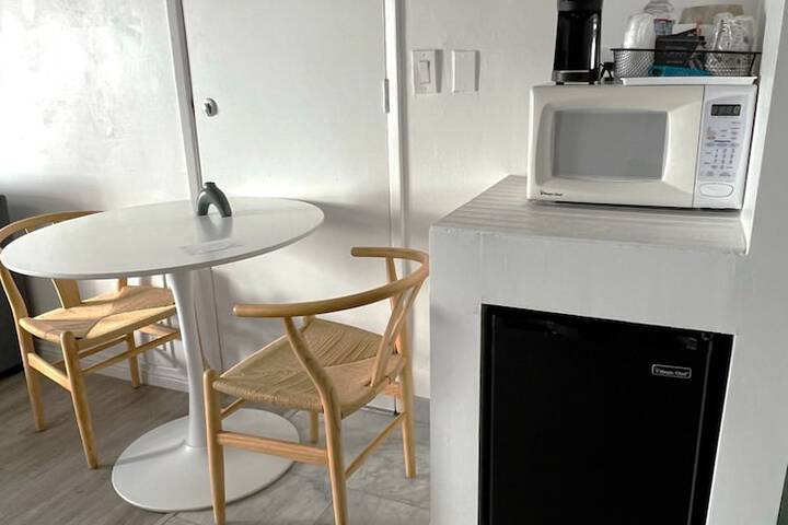 Mini-refrigerator