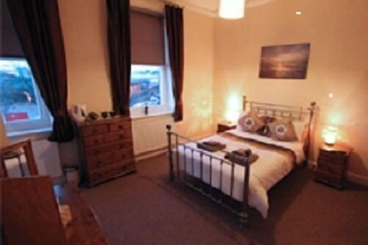 Room 2 of 8