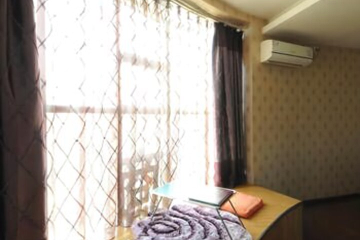 Room 7 of 8