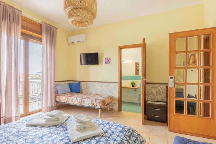 Room 13 of 65