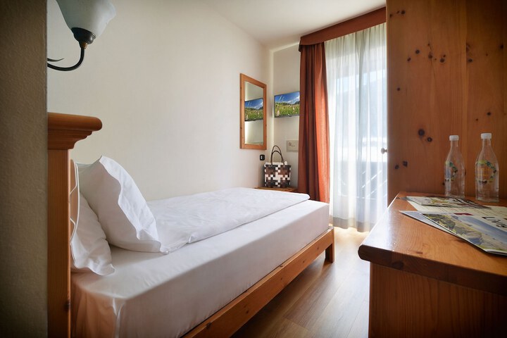 Room 5 of 155