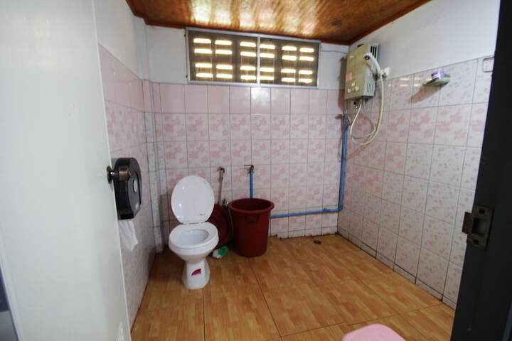 Room 64 of 90