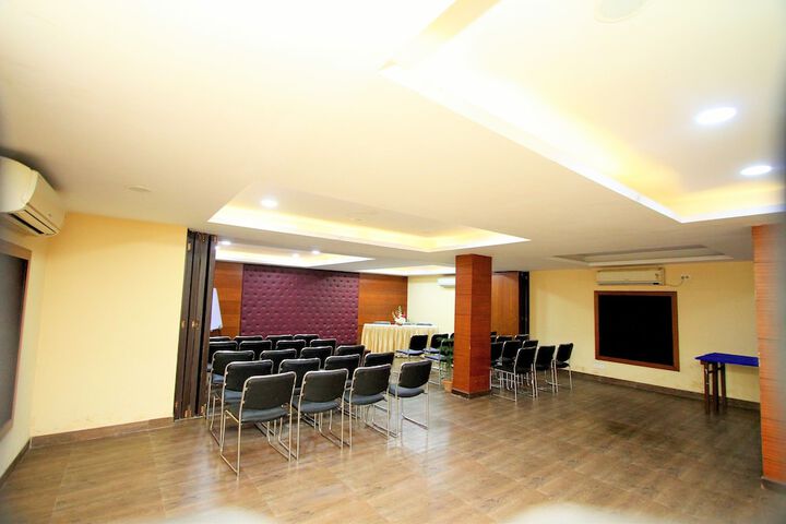 Ballroom/Hall 26 of 33