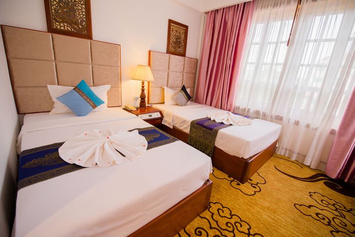 Room 6 of 32