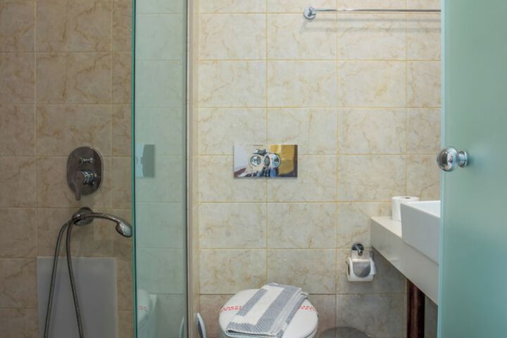 Room 12 of 30