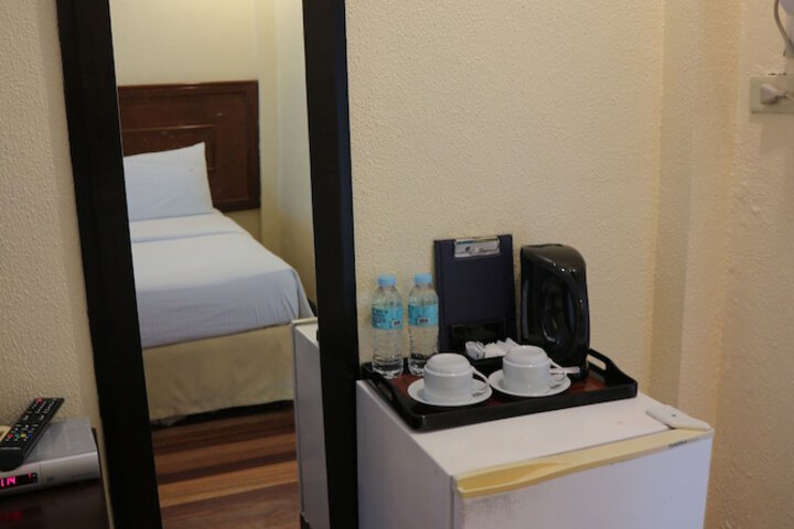 Room 14 of 98