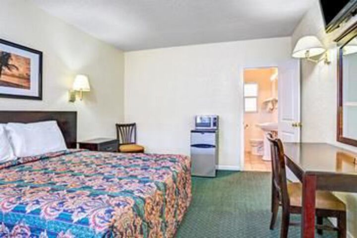 Room 26 of 39