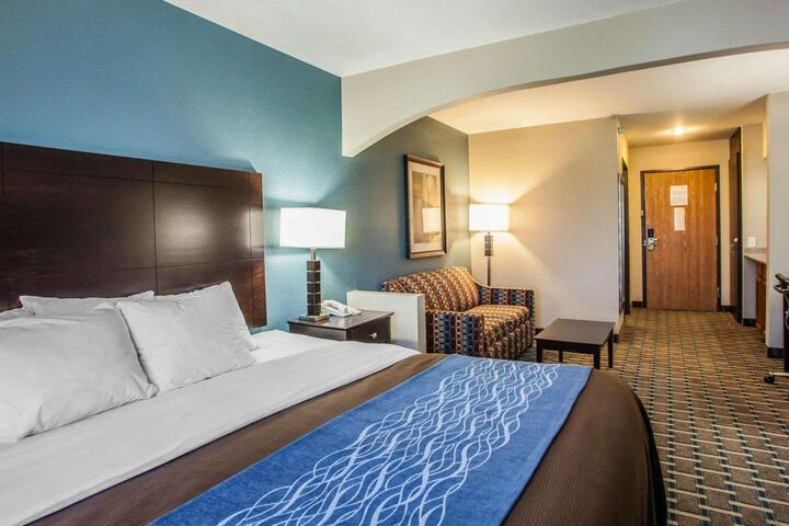 1 King Bed (8 of 8)