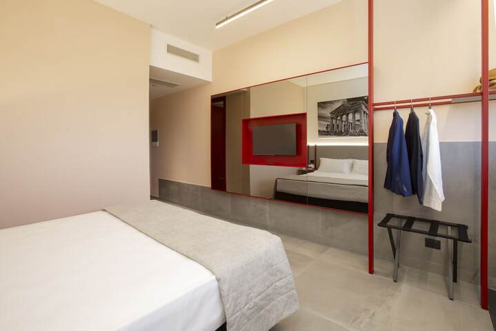 Room 8 of 123