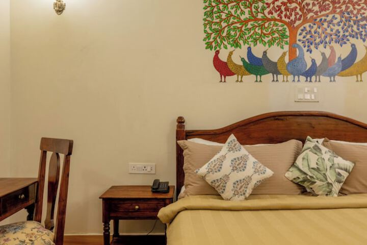 Room 10 of 33