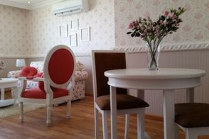 Room 4 of 7
