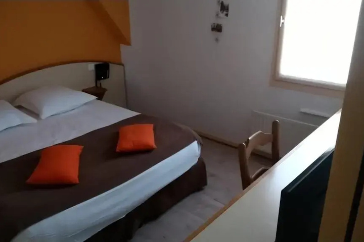 Room 4 of 13