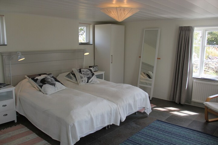 Room 3 of 40