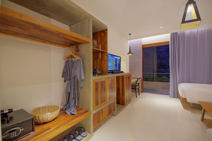 Room 27 of 169