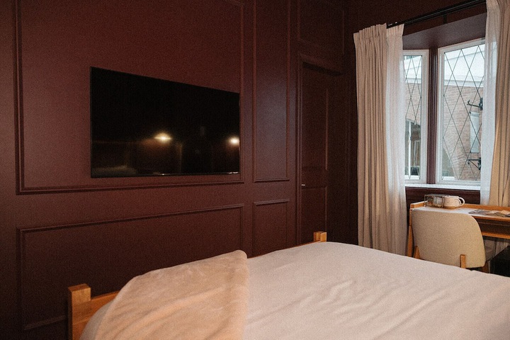 Room 13 of 37