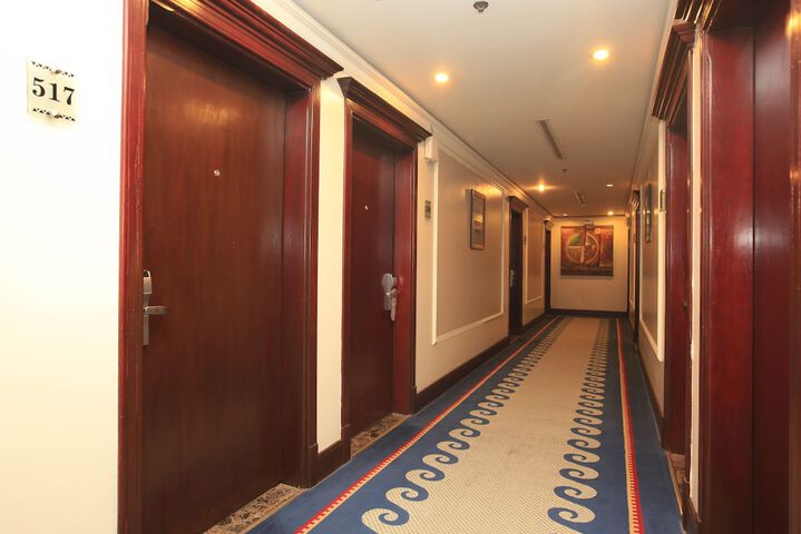 Ballroom/Hall 36 of 39