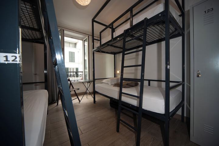 Room 8 of 28